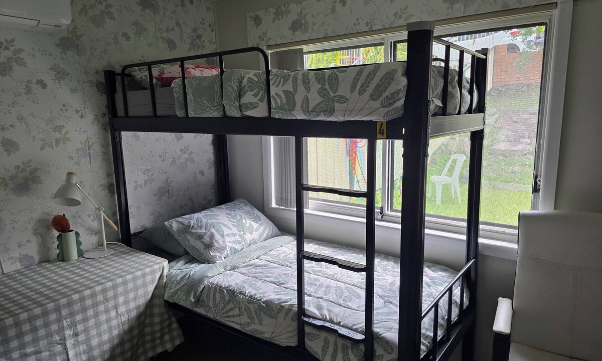 Ashcroft Hostel | Book a bed in 6 beds mixed dormitory.