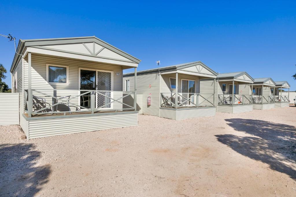 Border Village Hotel | Border Village Roadhouse