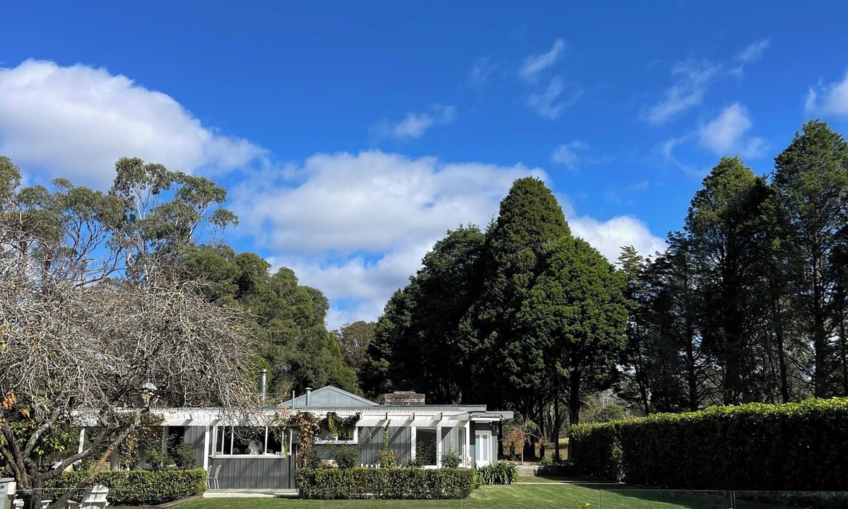 Woodlands House | Boutique farm-stay in The Southern Highlands with pool. Family + pet friendly.