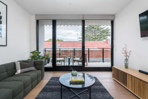 Glen Iris Apartment | Boutique Stays - Axel Apartments G02 The Faircroft
