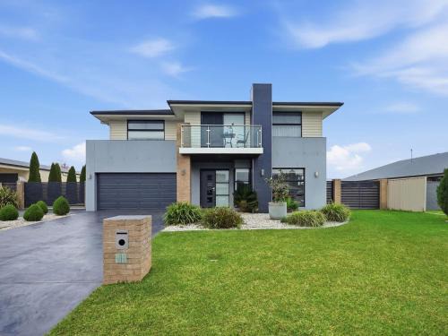 Calare House | Bowman Retreat Modern Family Home