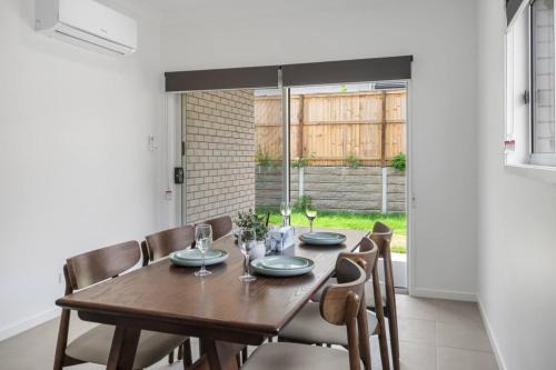 Park Ridge House | Brand New Convenient Family Home with Workspace