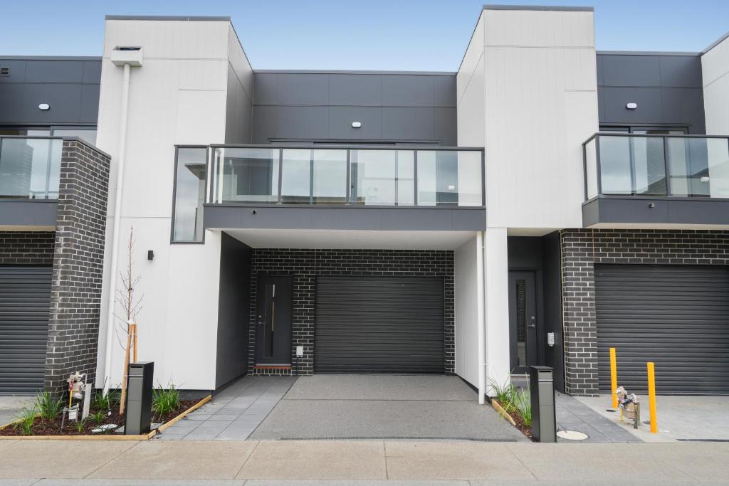 Mernda Bed & Breakfast | brand new entire house in Mernda