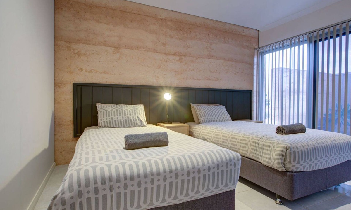 Exmouth House | Break Away - 4 bedroom, 2 bathroom modern home with access to the Mantarays pool