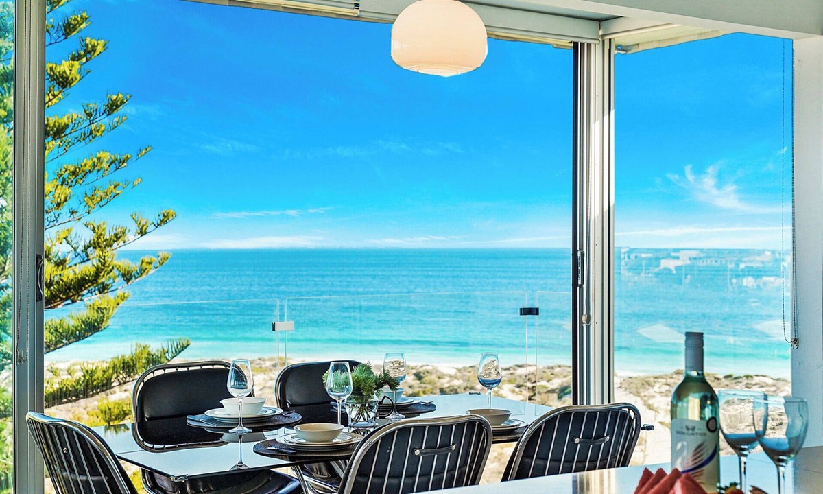 Scarborough Apartment | Breathtaking Oceanview Penthouse With Beach Access