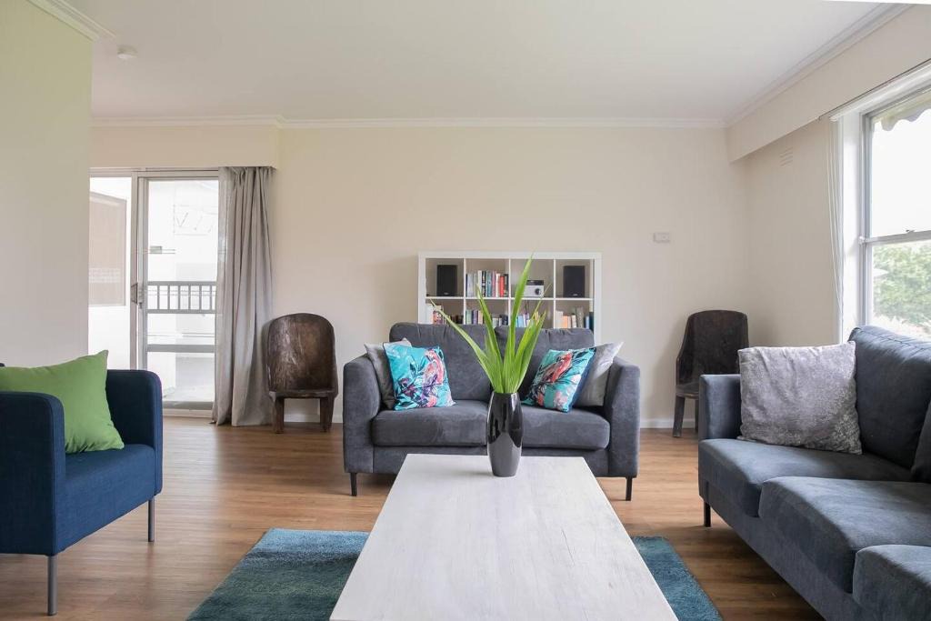 Ocean Grove House | Breezy Beach Shack Footsteps to Sand and Surf