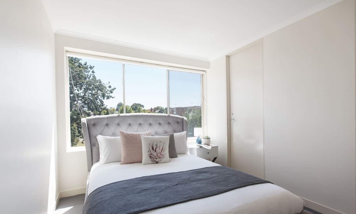 Flemington Apartment | Bright and Modern Pad in Flemington with Parking
