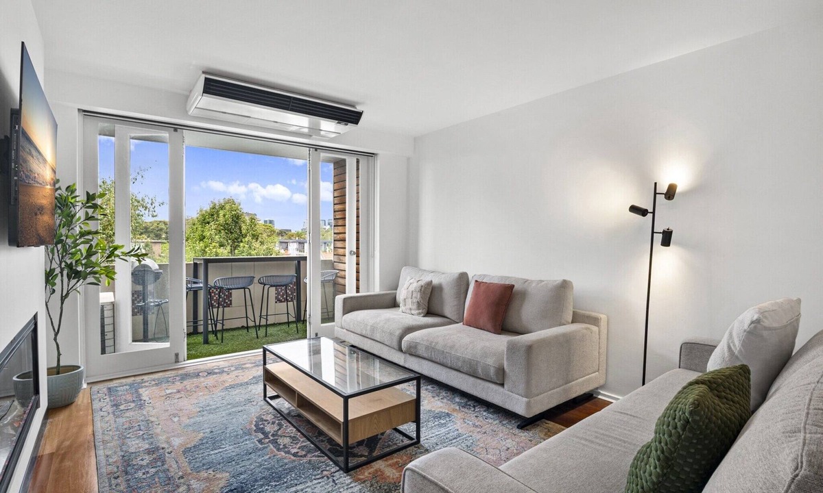 St Kilda West Apartment | Bright Apartment Near St Kilda Beachfront