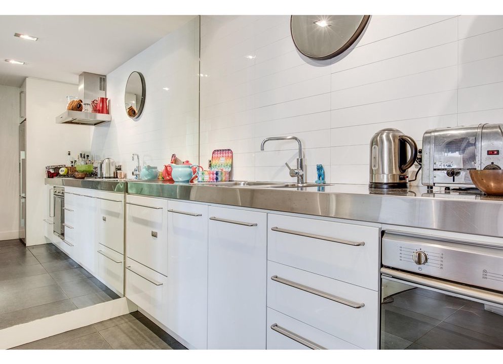 Waterloo Apartment | Bright, arty pad in foodie paradise, close to city