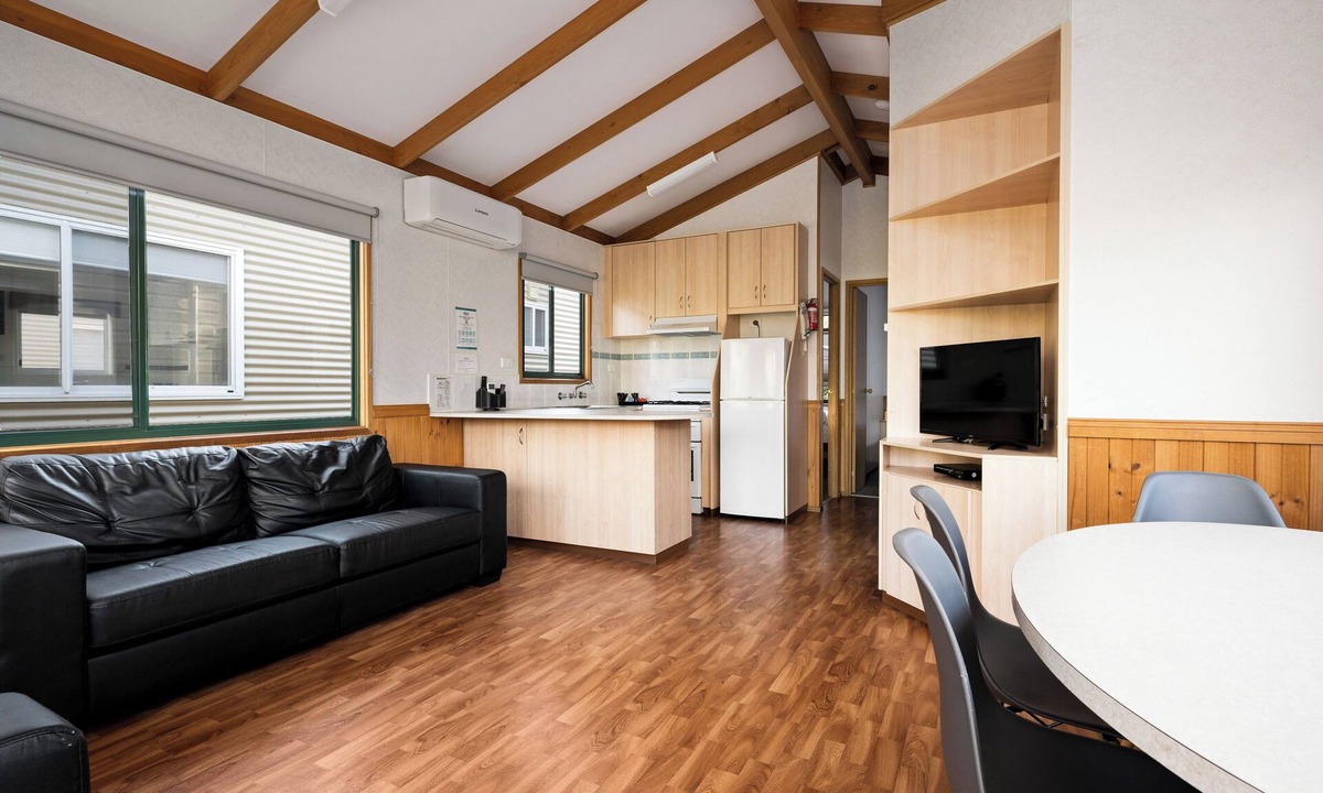 Bright Cabin | Bright Riverside Holiday Park