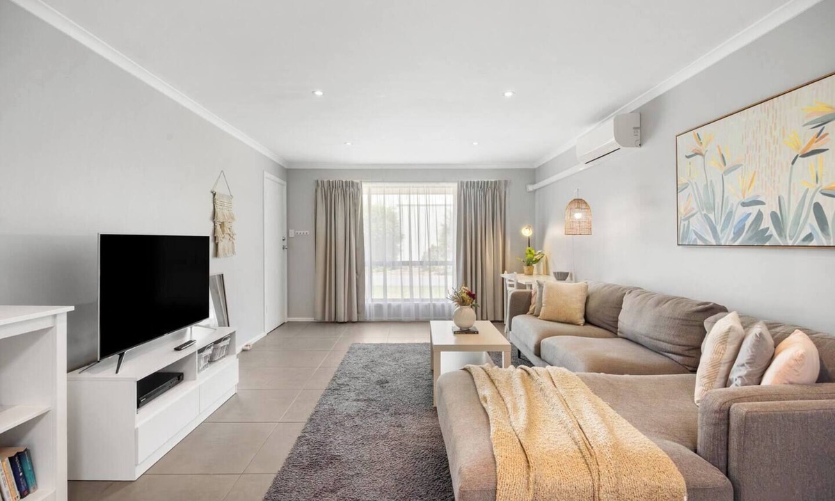 Brighton Apartment | Brighton Escape Seaside Living near Dining and Jetty