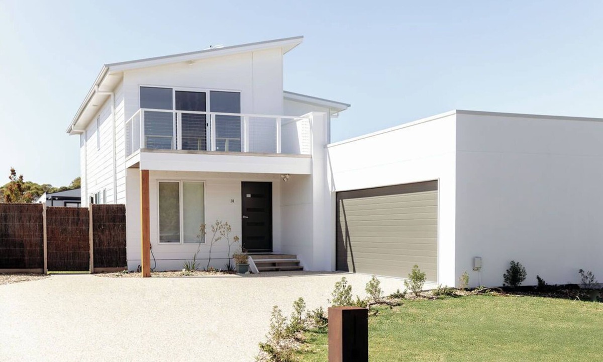 Inverloch House | Broadbeach House Inlet - Winter Promo Stay 3 pay 2