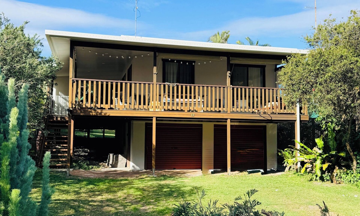 Brooms Head House | BROOMS HEAD PET FRIENDLY BEACH PAD with authentic retro arcade games machine. 🐶