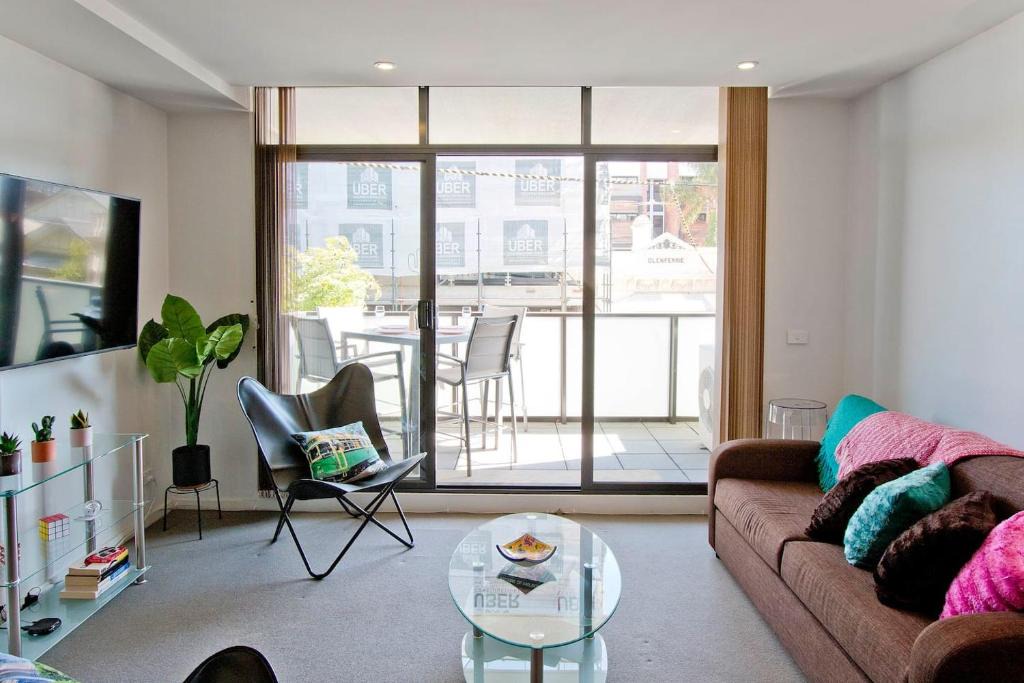 Brunswick Apartment | Brunswick 2 bedrooms w/ Air Conditioning + Balcony