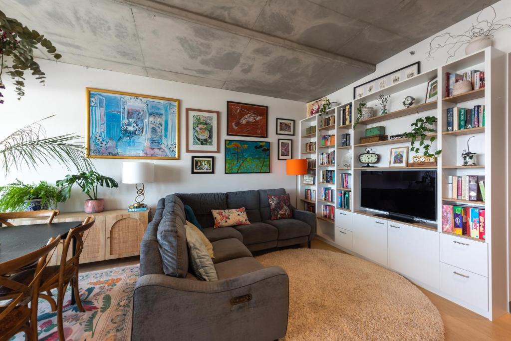 Brunswick Apartment | Brunswick Retreat! 5th floor 1-bed Unit w Parking