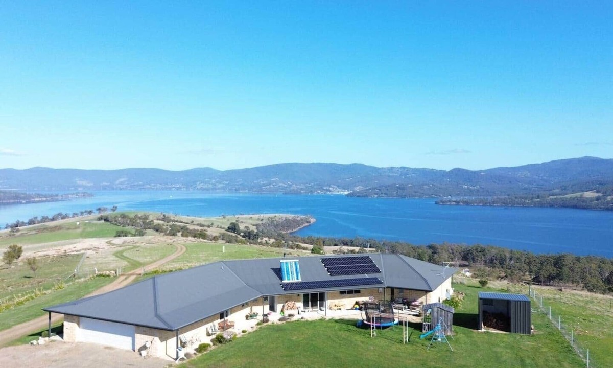 North Bruny House | Bruny Horizon - Where the Country meets the Sea
