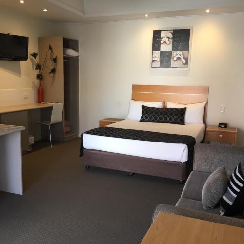 Yarrawonga Hotel | Burkes Hotel Motel
