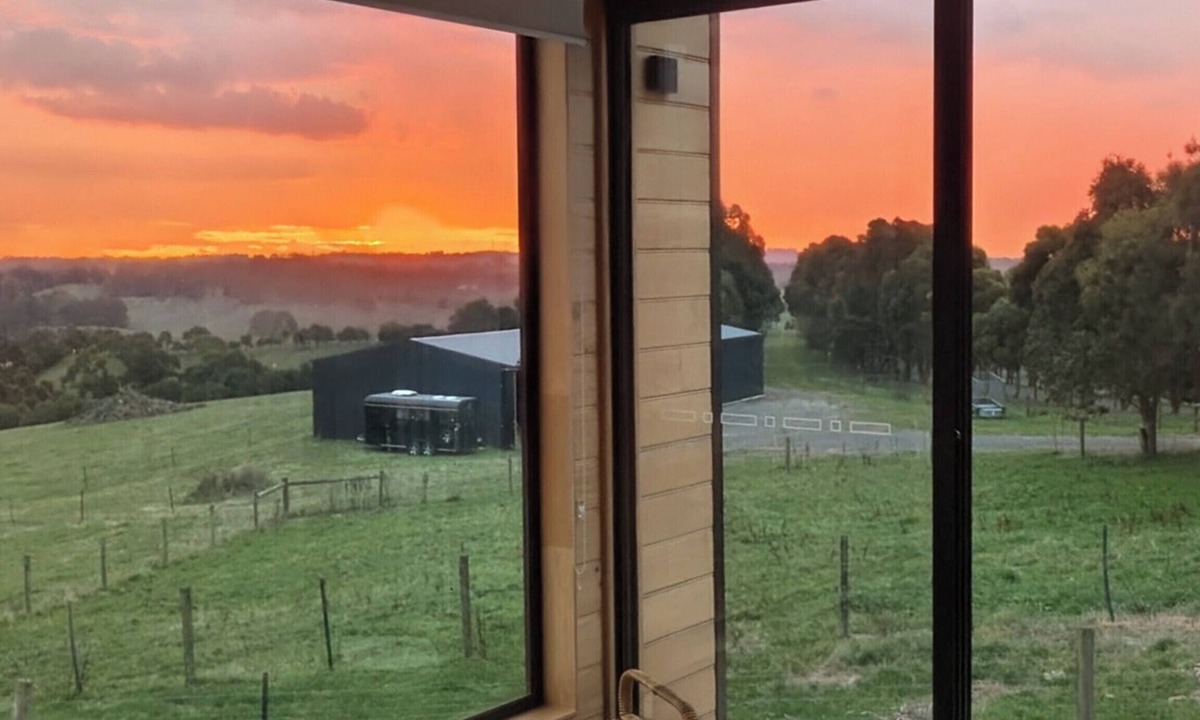 Korumburra Cottage | BURRA BRAE TINY HOME FARM STAY - CLYDESDALES & HIGHLANDS