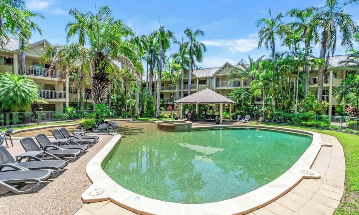 Port Douglas Apartment | Butterfly Escape—Poolside Stay near Beach & Dining