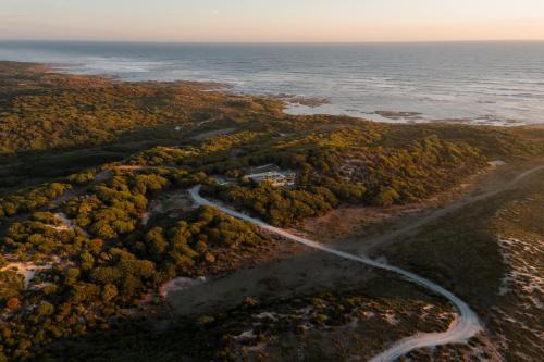 Bungaree House | Buttons By The Beach - beach house on King Island