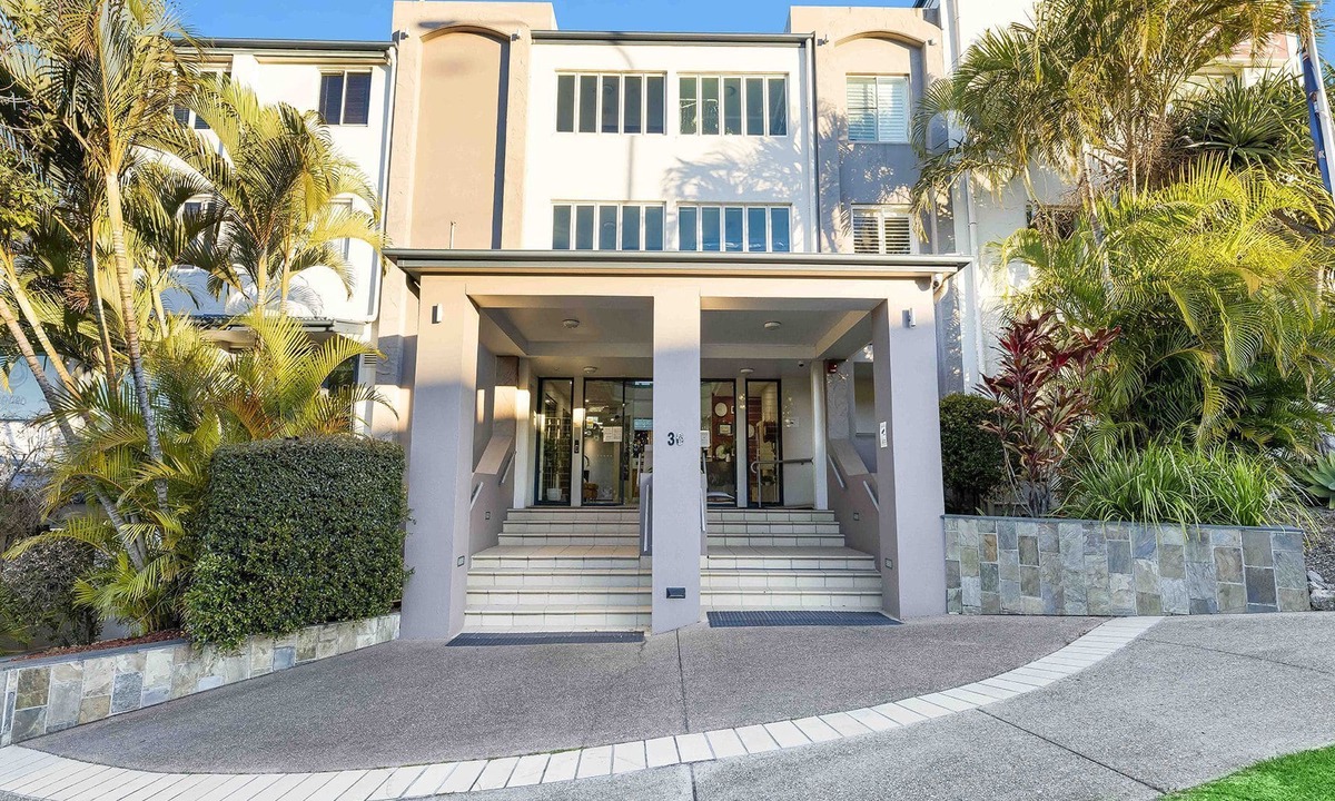 Battery Hill House | Caloundra Central Apartments Unit 2062 Battery Hill