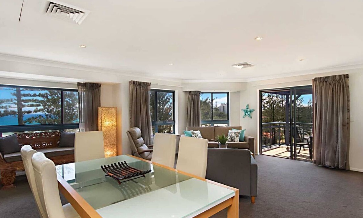 Coolangatta Apartment | Calypso Plaza 403 - Coolangatta Beachfront