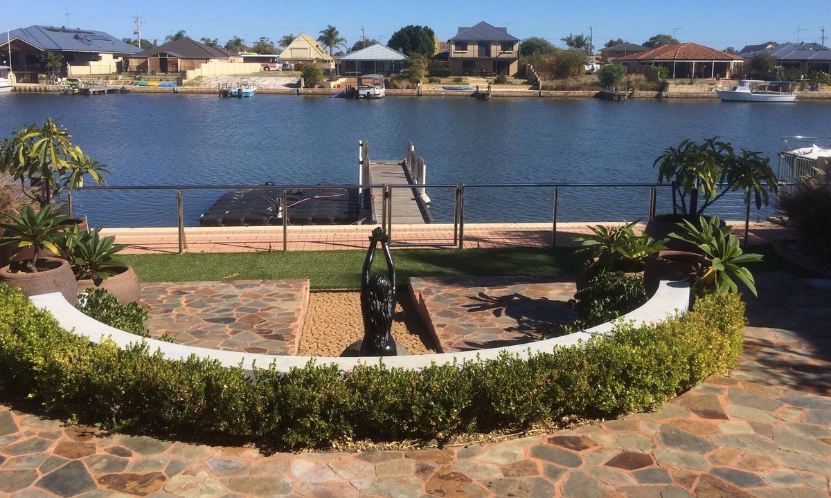 South Yunderup House | Canal Freedom holiday house in South Yunderup 4 Bedroom 2 Bathroom