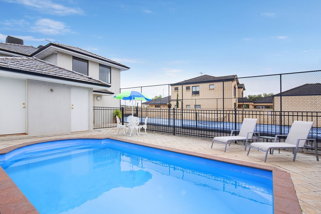 Geographe Apartment | Canal Life Villa B-Shared pool, Tennis court, Jetty