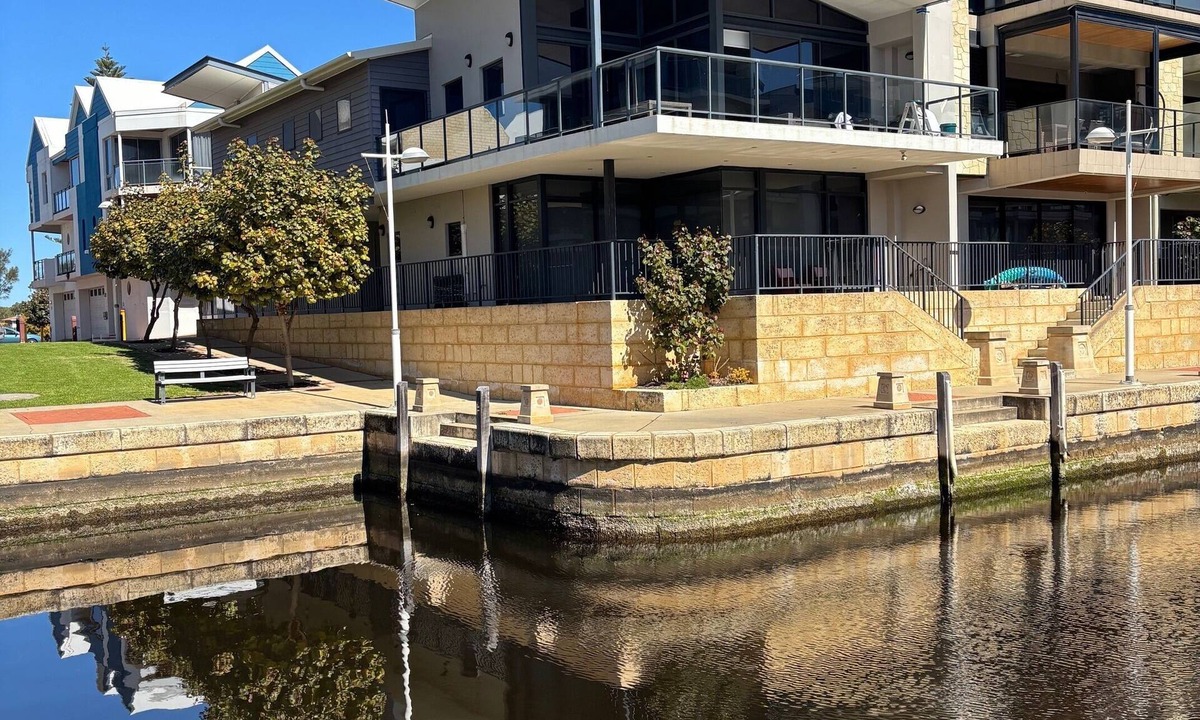Mandurah Apartment | canal vacation, close to many restaurantsand bars