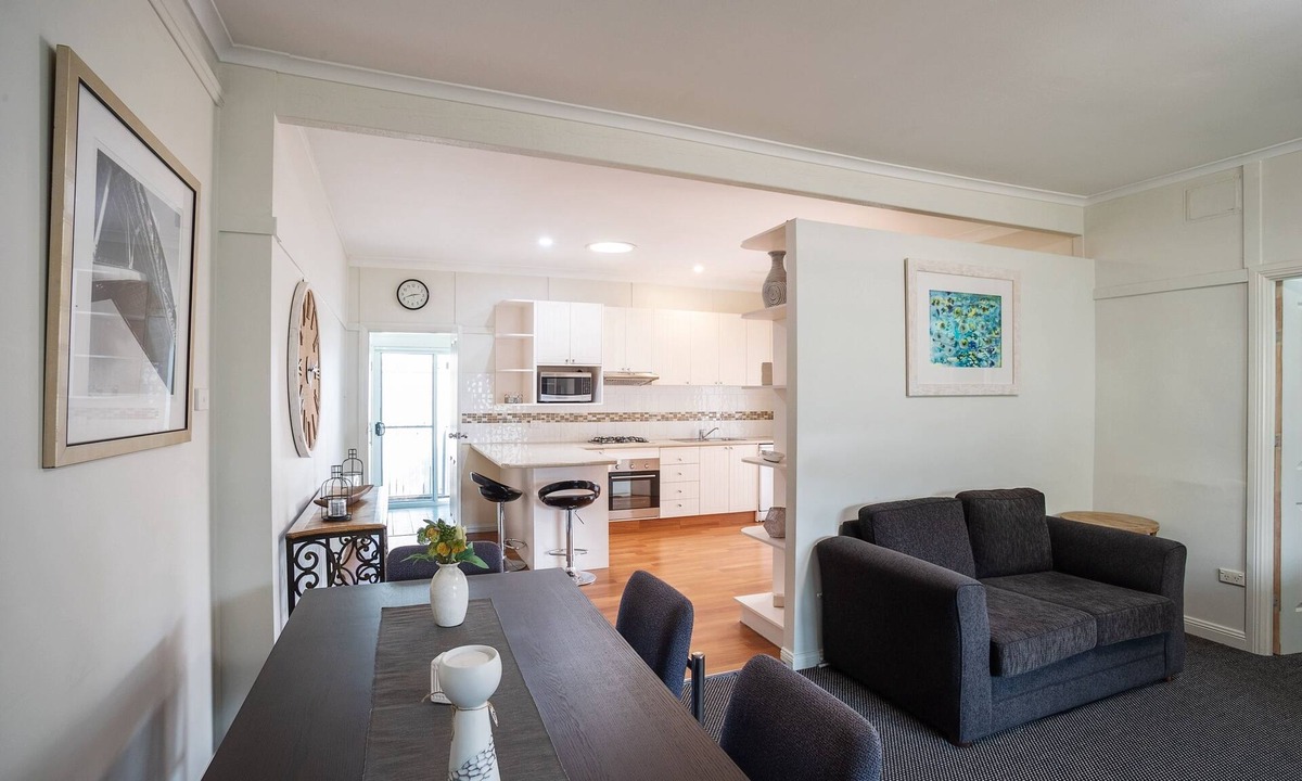 Queanbeyan Hotel | Canberra Ave Villas