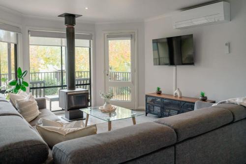 Metung Villa | Candlebark at Boardwalk Villas Metung
