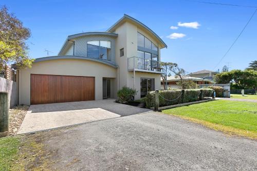 Apollo Bay House | Cape Vista 1 - BYO Linen