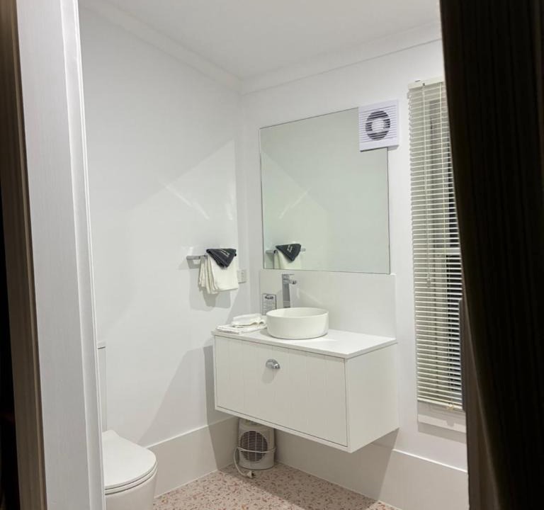 Wollombi House | Capers Cottage and Barn Accommodation
