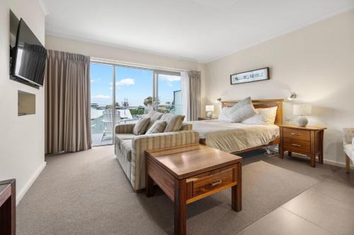 Apollo Bay Hotel | Captain's at the Bay