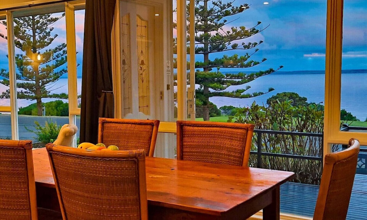 Kingscote House | Captains on the Seafront -Large 4br 2bth-Rare Find