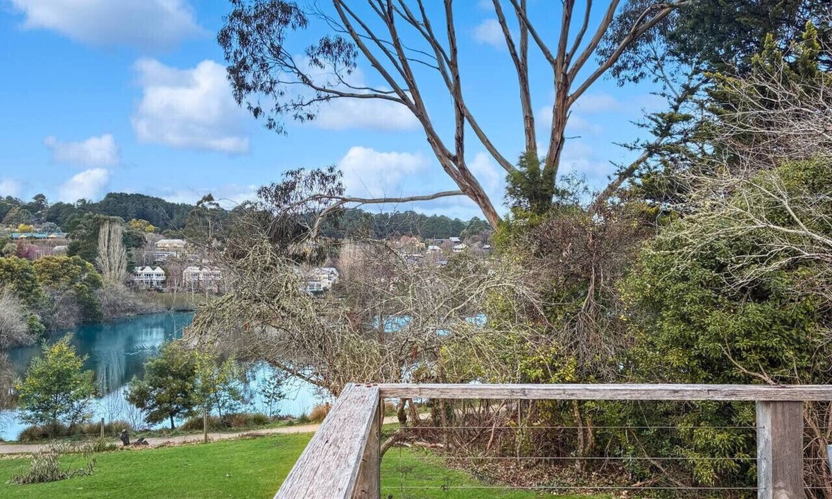 Daylesford House | Cara: on the Lake with Fireplace