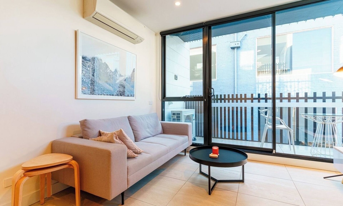 Carlton South Apartment | Carlton Gardens Urban Hideaway Escape