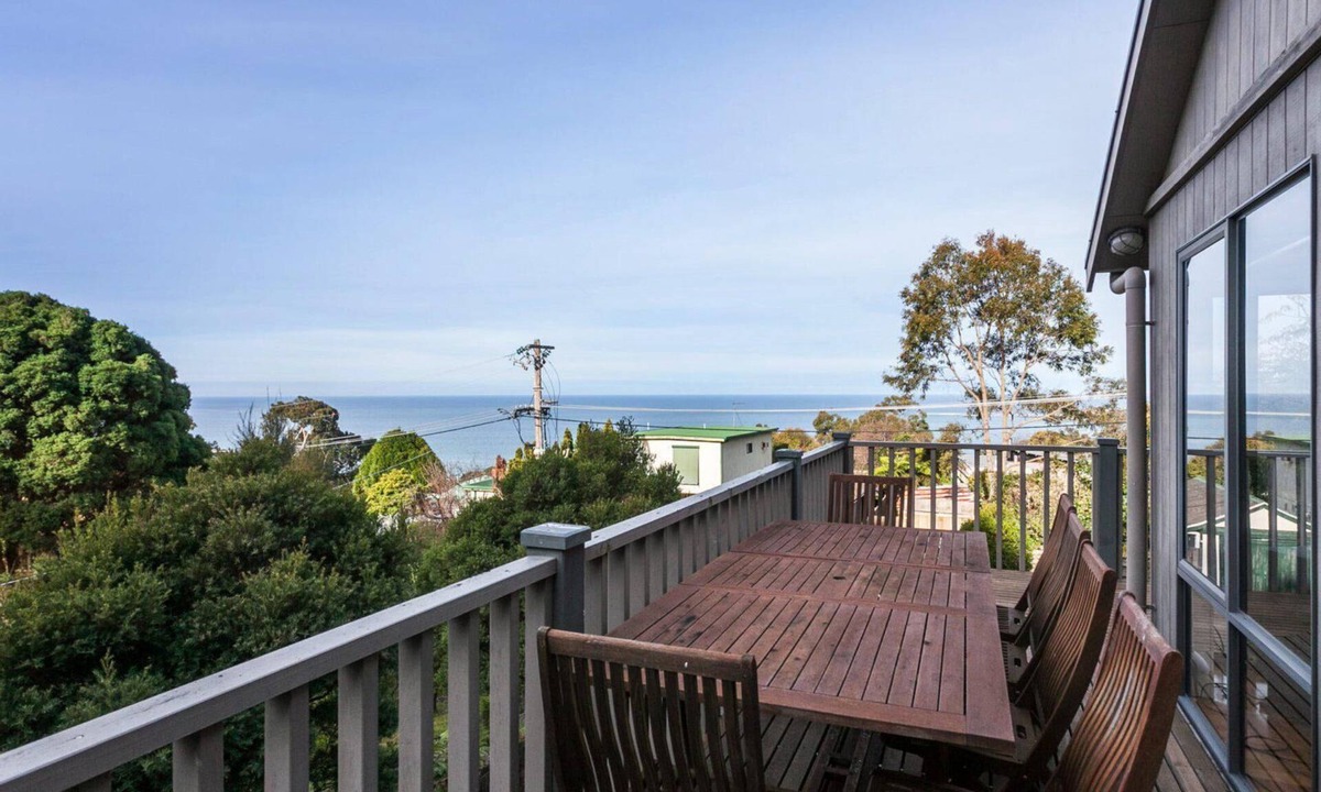 Lorne House | Carrageen - Best Of All Worlds
