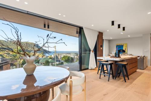 Stanwell Park House | Casa Celeste, Grand Architectural Residence