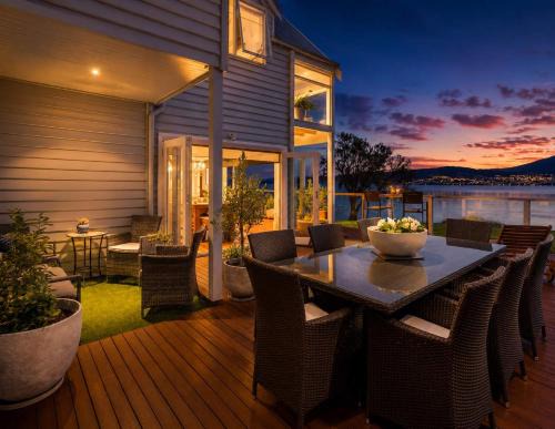 Tranmere House | Casa Con Vista Luxury Waterfront Home, Sleeps 10