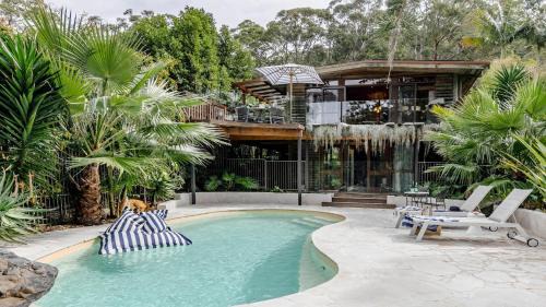 Pearl Beach House | Casa Costera-Heated Magnesium Pool, Walk To Beach