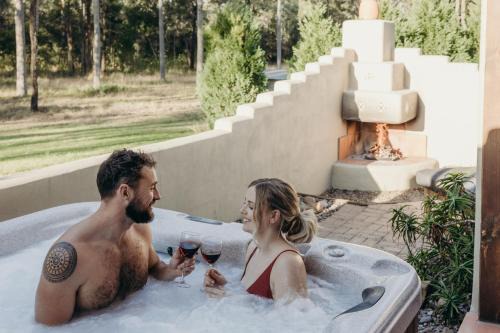 Pokolbin Villa | Casa La Vina Pokolbin - Romantic Villas with Outdoor Hot Tubs and Fireplaces