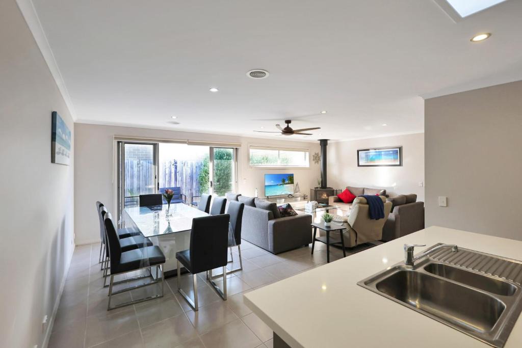Indented Head House | Casa Laut Family friendly short walk to the beach Pets upon agreement Sleeps 6