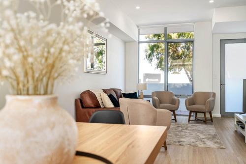North Coogee House | Casa Tranquilla - Short Walk to North Coogee Beach