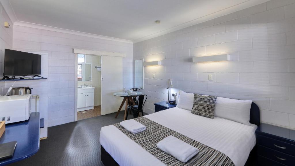Coonamble Hotel | Castlereagh Lodge Motel