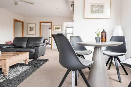 Launceston CBD Apartment | CBD Central Hub | Parking & WiFi