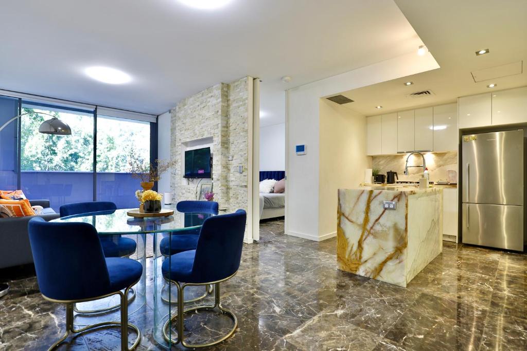 Darling Harbour Apartment | CBD Harbour Retreat - Lovely 2BR Home