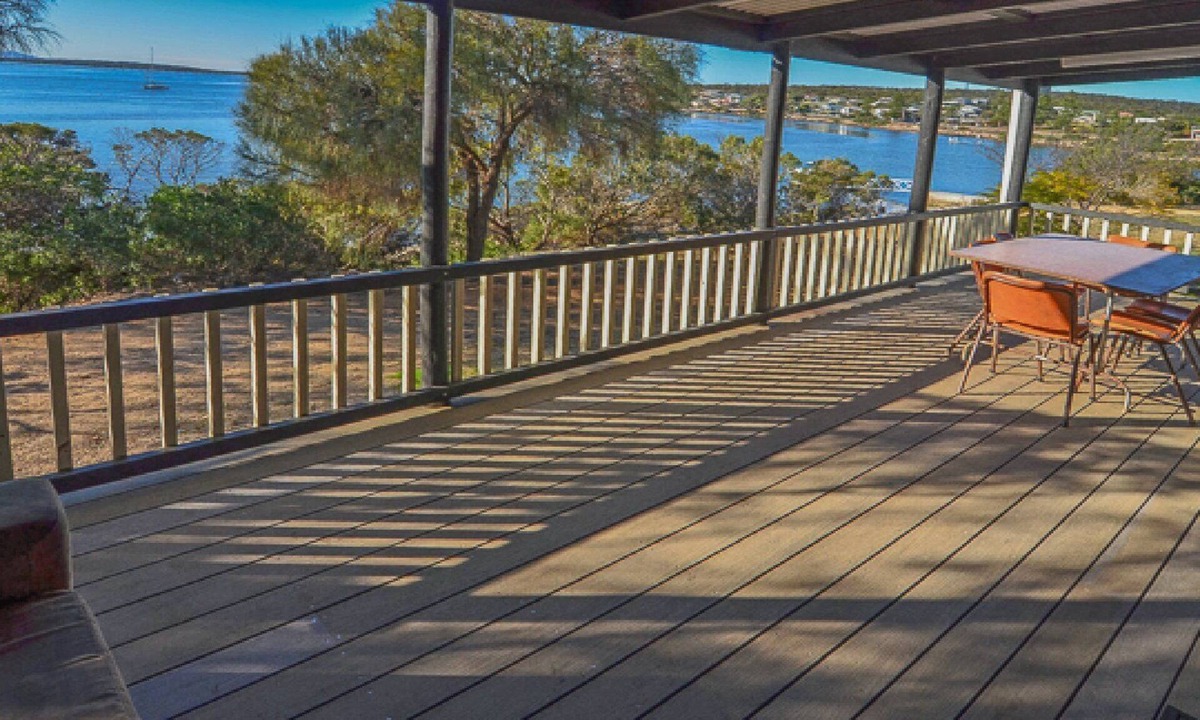 Lake Wangary House | CDC-625 is a fantastic original Coffin Bay Shack C