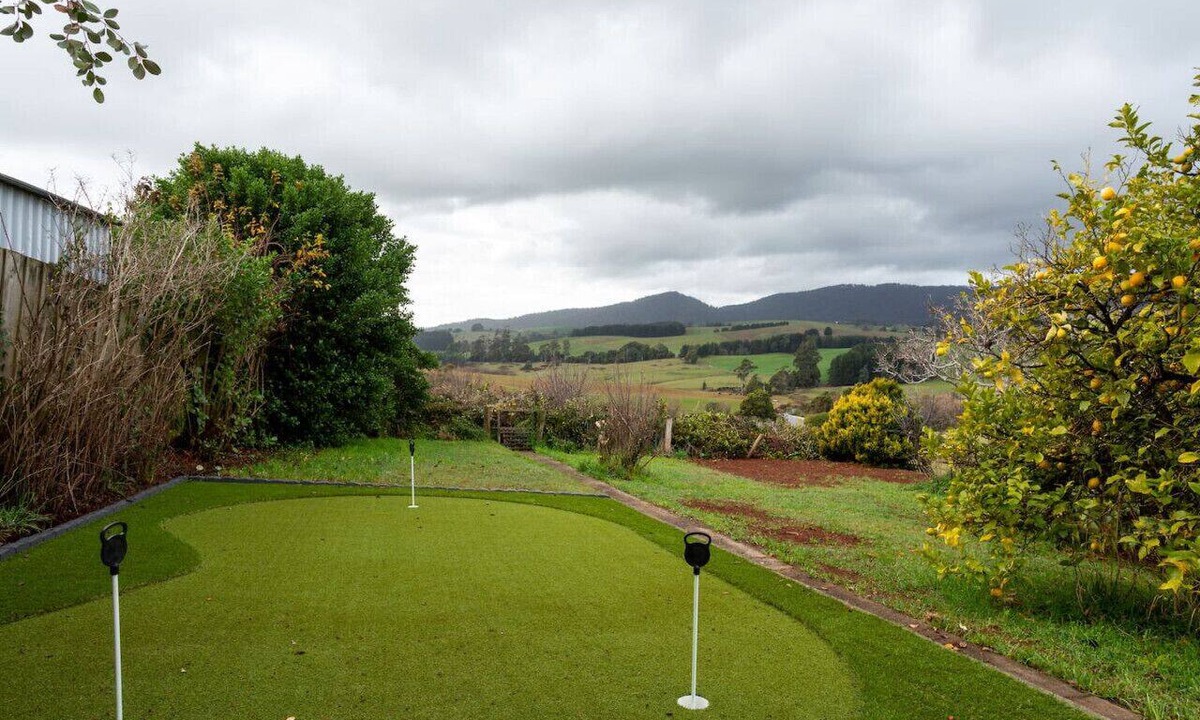 Scottsdale House | Celtic Cottage, central to Barnbougle & Derby MBT