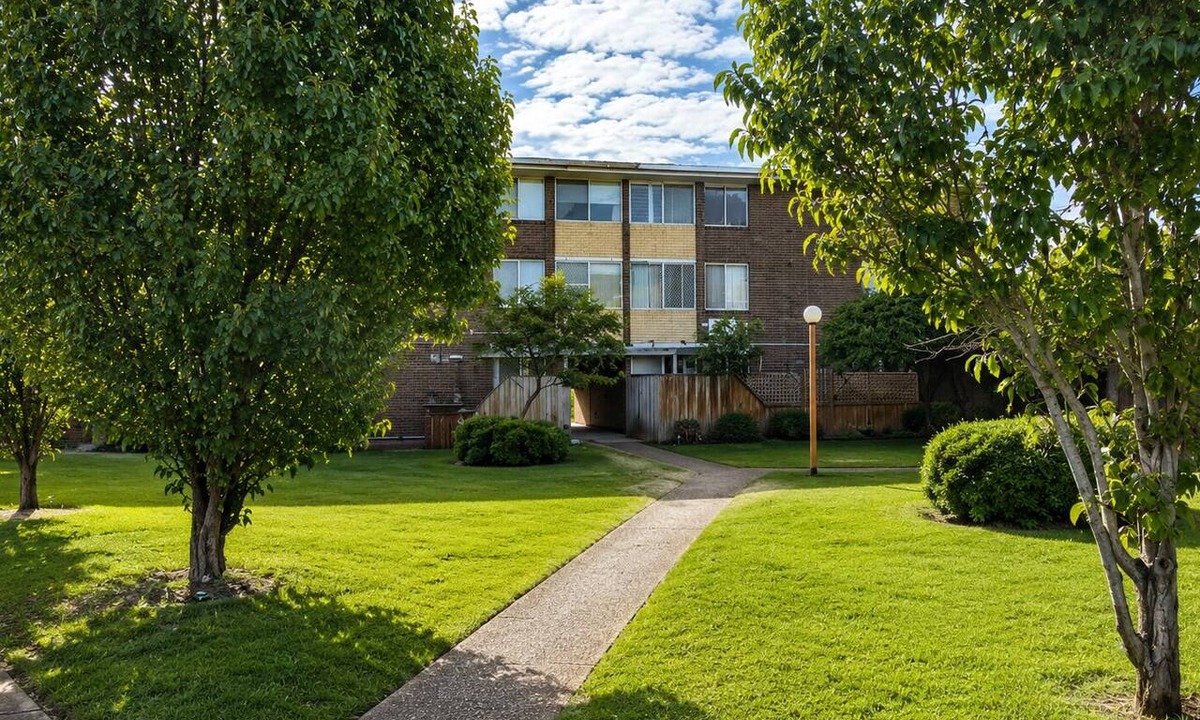 Wembley Apartment | Centra Location. close to the CBD, Beaches,shops and near by attractions.